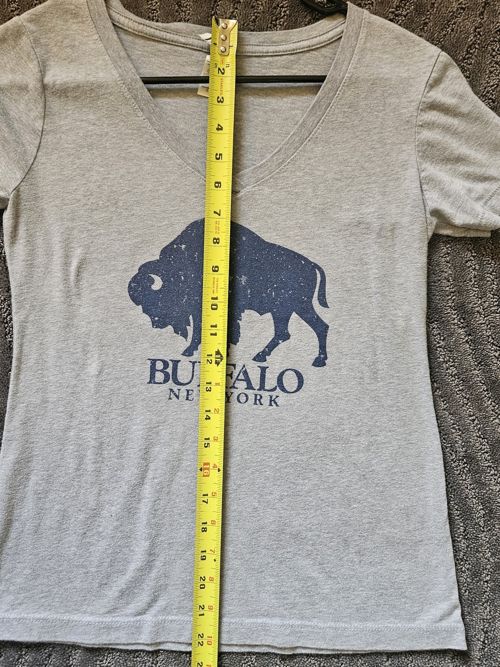 Buffalo New York Graphic V-Neck Tee - Light Gray/Blue, Womens Small - Picture 4 of 10